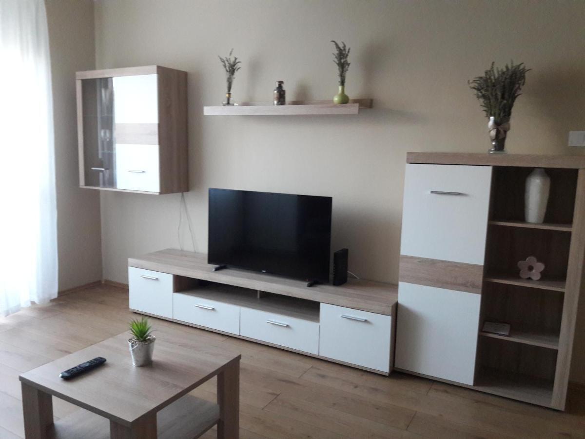 Studio+19 Apartman Казинцбарцика Экстерьер фото